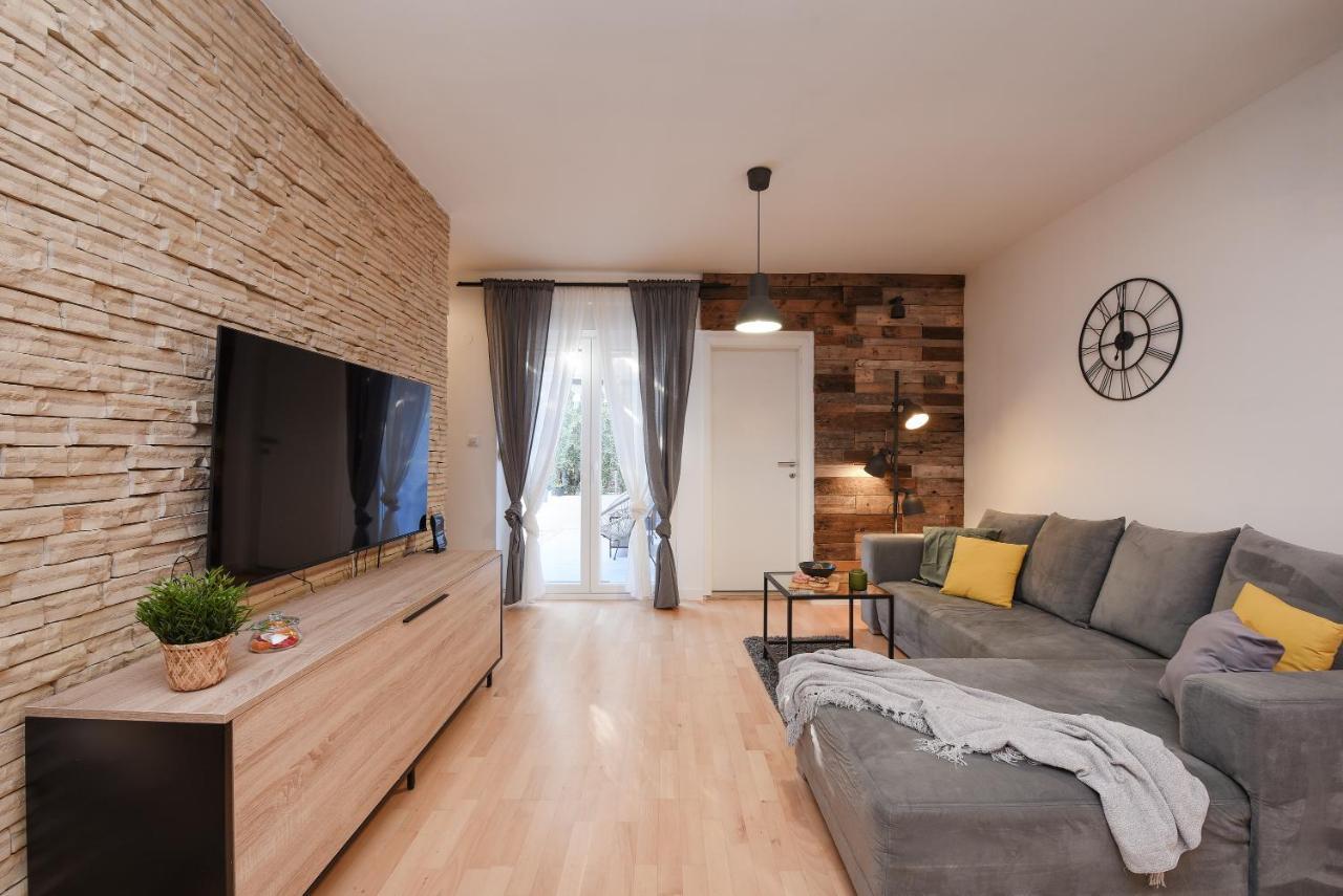 L&R Luxury Apartment- Free Parking Zara Esterno foto